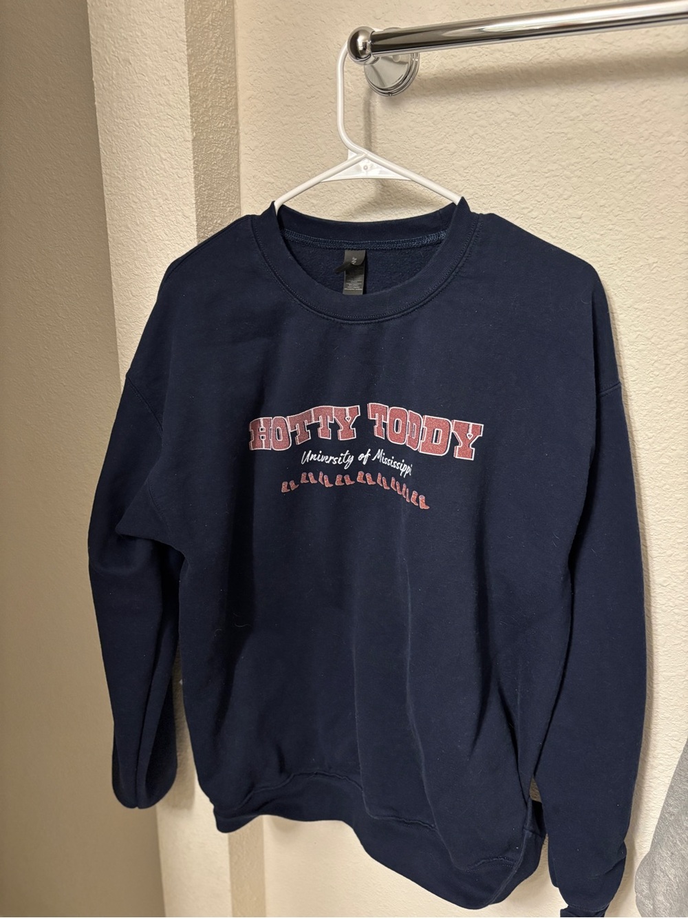 University of Mississippi 'Hotty Toddy' Navy Crewneck Sweatshirt size L